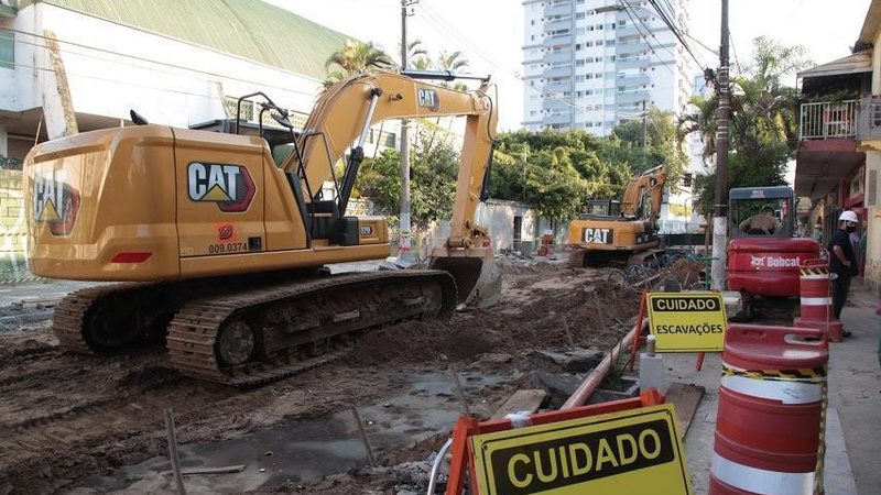A CET ressalta que o acesso de moradores e comerciantes ao local está garantido Trecho de rua em Santos terá bloqueio a partir de terça-feira (19) para obras do VLT Trecho de obras da CLT em Santos (SP) - Divulgação
