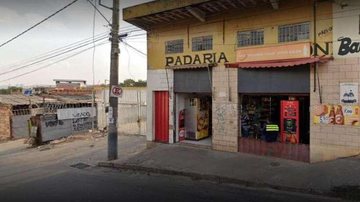 Padaria onde homem morreu, no bairro Tupi, região norte de Belo Horizonte Homem armado passa mal e morre ao anunciar roubo a padaria - Imagem: reprodução / Google Street View