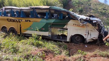 Acidente com ônibus da Viação Gontijo em Leopoldina Prima de vítima que perdeu duas pernas em acidente de ônibus pede ajuda na internet - Foto: Corpo de Bombeiros - Divulgação