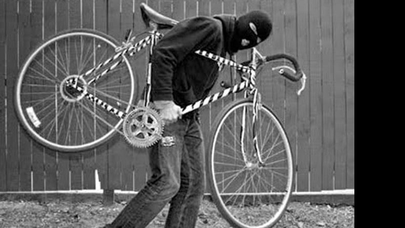 Um boletim de ocorrência foi registrado para as devidas providências Jovem agride adolescente de 15 anos e rouba sua bicicleta em Praia Grande Imagem ilustrativa de um jovem roubando uma bicicleta - Divulgação/Imagem ilustrativa