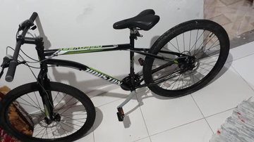 A bicicleta de outro vizinho também foi furtada Homem furta bicicleta e pede R$ 500,00 para devolvê-la aos donos Bicicleta - Reprodução/Redes sociais