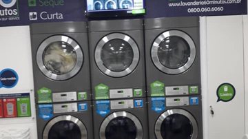 Por R$ 30,00 o munícipe pode lavar e secar cerca de 20 peças ‘Lavanderia self service’ abre em supermercado de Peruíbe e novidade chama a atenção de moradores Nova lavanderia de Peruíbe (SP) - Reprodução/Redes sociais