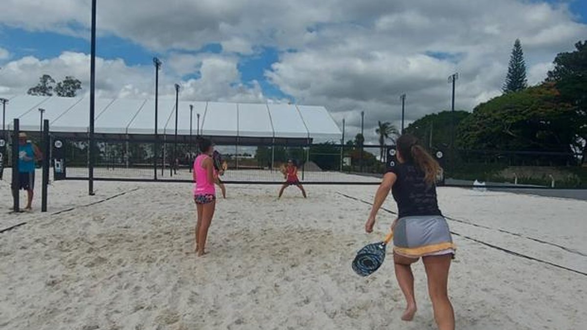 Novo beach tennis? Conheça o esporte que é febre nos EUA e chega ao Brasil