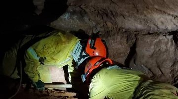 Buscas foram encerradas hoje (31) às 19h Nove bombeiros civis morrem soterrados em gruta de Altinópolis, confirma PM Equipe de resgate na tragédia de Altinópolis (interior de São Paulo) - Divulgação
