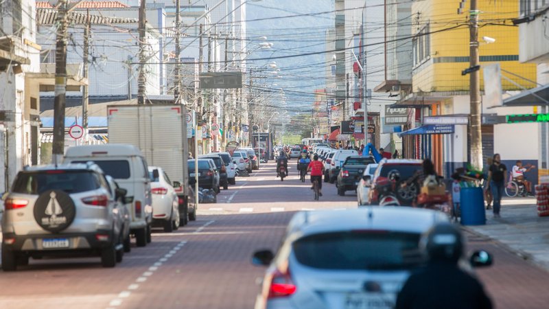 Caso ocorreu na última quinta-feira (9) no bairro Cidade Ocian, em Praia Grande. Aposentada é assaltada na porta de casa em PG e leva “mata-leão” Via do bairro Cidade Ocian, em Praia Grande - Banco de Imagens Prefeitura de Praia Grande