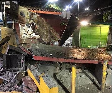 Conforme informações da ocorrência, não houve feridos no local Caixas eletrônicos são destruídos em Mongaguá; assaltantes fogem sem levar o dinheiro Caixas eletrônicos destruídos em Mongaguá (SP) - Divulgação