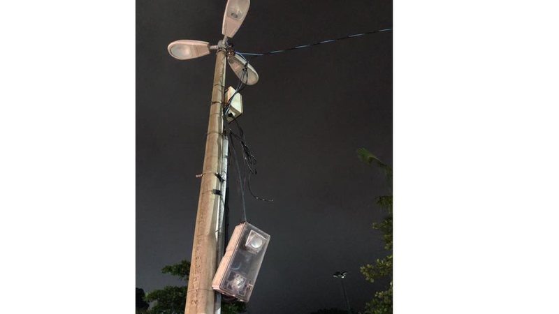 Dupla é presa em flagrante por furto de cabos de energia Dupla é presa em flagrante por furto de cabos de energia, em Guarujá - Foto: Divulgação PMG