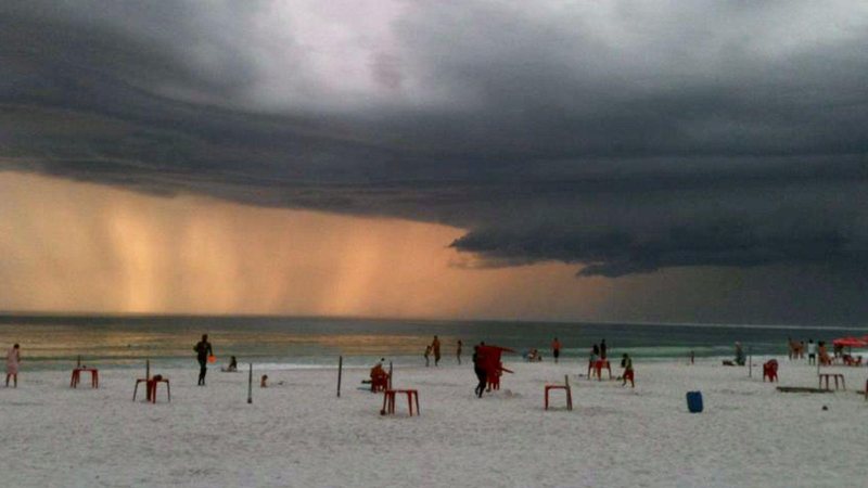 Tempo volta a fechar e fim de semana será de chuva no litoral de SP - Foto: AC/Arquivo