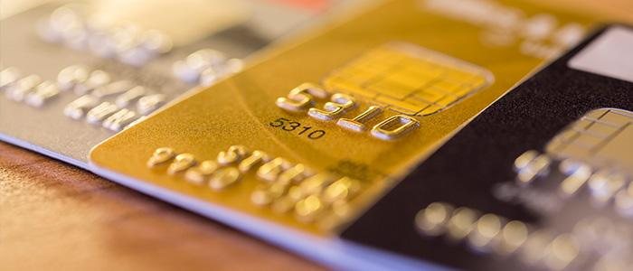 Por segundos de distração, o idoso de 62 anos teve seu cartão do banco trocado Aposentado tem cartão trocado em caixa eletrônico e prejuízo chega a R$ 7.500 Cartões de banco - Divulgação