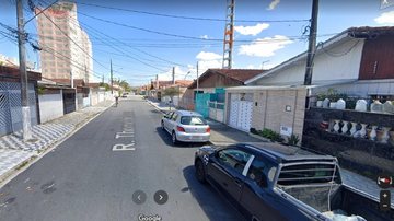 Rua Tome de Souza, onde agressões aconteceram, segundo versão do gerente Capa - Família é acossada por vizinhos incomodados com cachorro em Praia Grande - Imagem: reprodução / Google Street Views