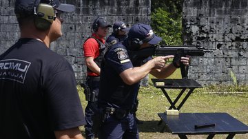 Treinamento da GCM de Santos para uso de arma de fogo Em Guarujá, GCM de Santos realiza treinamento para uso de arma de fogo Treinamento da GCM de Santos para uso de arma de fogo em Guarujá - Divulgação/Prefeitura de Guarujá