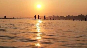 Tempo: chuva e frio dão trégua e sol volta ao litoral de SP  sol espelhado no mar de Praia Grande, no litoral de São Paulo - Foto: Ana Carolina Gonçalves