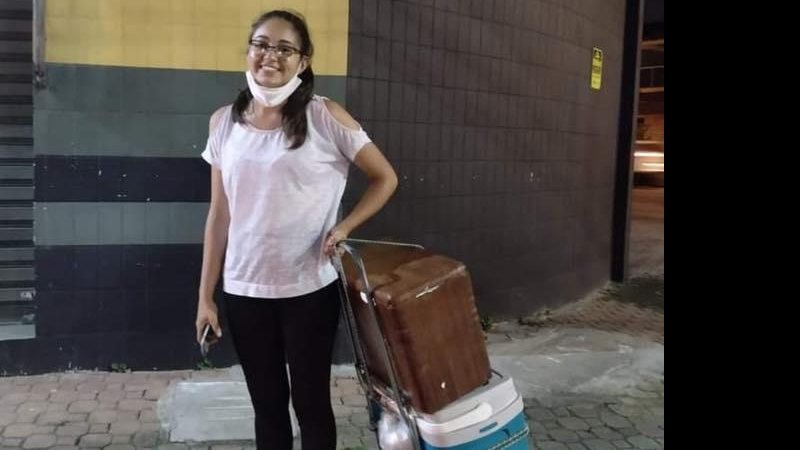 Munícipe de Praia Grande percorre por quilômetros a pé pelas ruas da cidade para vender seu salgado Vendedora de lanches quer bicicleta para trabalhar e mobiliza redes sociais Vendedora de lanches - Divulgação