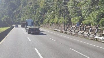 Trecho do acidente já foi liberado, porém, o reflexo causa congestionamento do km 248 ao km 250 Cônego D. Rangoni tem congestionamento sentido Guarujá devido a tombamento de carreta Cônego D. Rangoni - Reprodução/Google Street View
