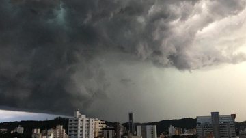 A quarta-feira (8), são previstas pancadas de chuva que acontecem em áreas do estado de São Paulo, devido a formação de um ciclone na costa Confira como fica o tempo nesta quarta em Praia Grande, Santos, Guarujá e Litoral Norte - Reprodução Tamiris Sibele Schlegel/Arquivo