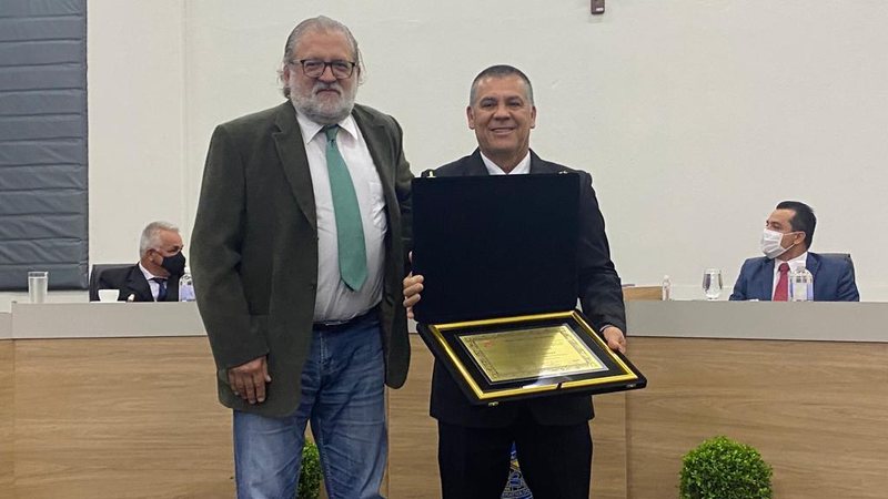 Prefeito de Ilhabela recebe título de cidadão ubatubense  Prefeito Toninho Colluci - Foto: Reprodução PMI