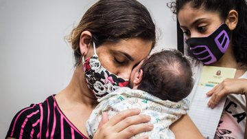 Mães recebem auxilio e doação de enxovais em São Vicente - Divulgação
