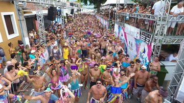 Carnaval de rua em Ilhabela (SP)  pessoas curtindo carnaval de rua em ilhabela - Foto: Divulgação