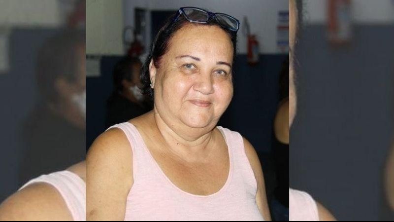 Edna trabalhava como inspetora na Escola Municipal Vereador Afonso Nunes em Guarujá (SP) Inspetora que faleceu Dona Edna, sorrindo para a foto - Arquivo Pessoal