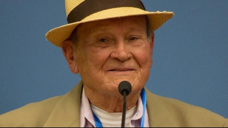 Sepultamento aconteceu na noite de sexta-feira Ex-prefeito de Peruíbe falece aos 93 anos Foto do ex-prefeito ainda vivo - Reprodução Facebook