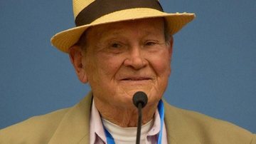 Sepultamento aconteceu na noite de sexta-feira Ex-prefeito de Peruíbe falece aos 93 anos Foto do ex-prefeito ainda vivo - Reprodução Facebook