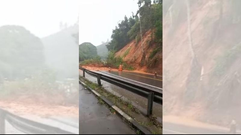 Segundo informações, não há previsão de liberação da via no trecho afetado Queda de barreira na rodovia Rio-Santos em Ubatuba na manhã deste sábado (8) Queda de barreira na rodovia Rio-Santos em Ubatuba - Reprodução/Redes Sociais