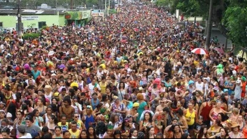 Cancelamento foi feito com dados técnicos da Vigilância Epidemiológica Prefeitura de Peruíbe cancela as programações do carnaval Multidão curtindo o carnaval em rua de Peruíbe - Divulgação