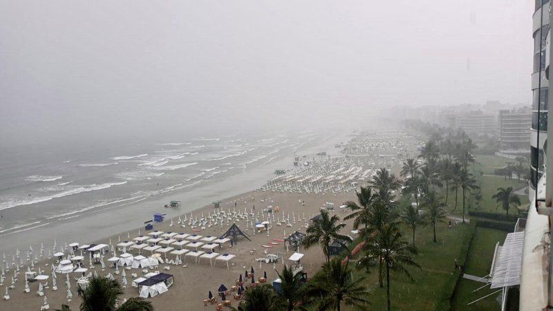 Tempo no litoral de SP Chuva no litoral paulista Chuva no litoral de são Paulo - Reprodução Natália Castanheira