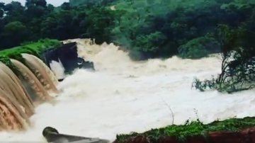 Equipes da prefeitura e da Defesa Civil estão monitorando o local, que foi classificado como crítico Risco de rompimento de barragem preocupa cidade de Minas Gerais Volume de água na barragem - Reprodução Instagram