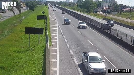 Tempo e visibilidade na via são bons segundo o DER Tráfego é normal na Padre Manoel da Nóbrega nesta manhã de quarta (29) km 311 da Rodovia Padre Manoel da Nóbrega - DER-SP