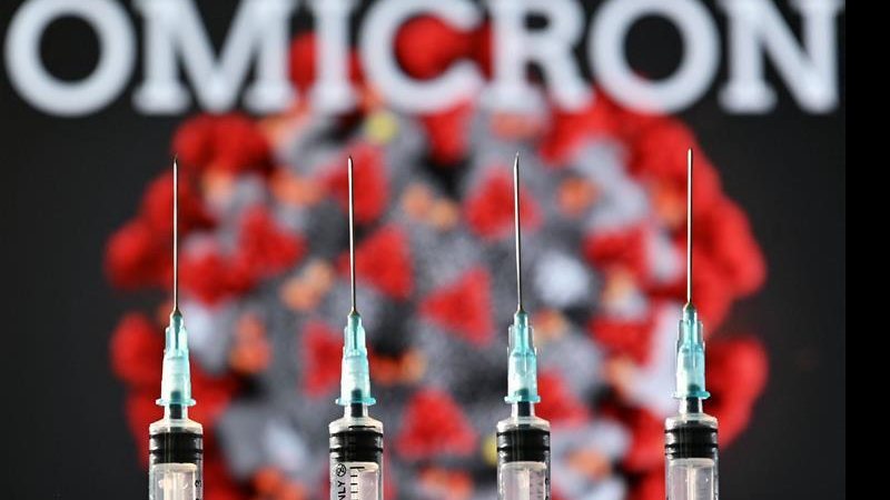 Para ambas doenças é preciso continuar com os cuidados de prevenção e combate ao vírus Confira as principais diferenças de sintomas entre covid-19 e influenza H3N2 Variante Ômicron - Divulgação/AFP
