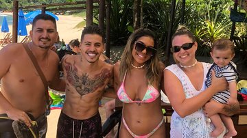 Casal recebeu fãs na praia Prumirim MC Biel e Tays Reis são flagrados na praia do Prumirim em Ubatuba (SP) MC Biel e Tays Reis em ubatuba - Foto: Reprodução Facebook