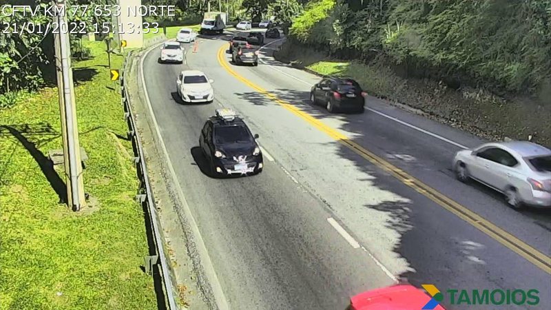 Trecho de serra da rodovia dos Tamoios Rodovia dos Tamoios tem trânsito livre, mas com pontos de lentidão - Foto: Concessionária Tamoios