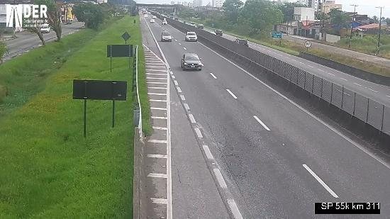 Tempo está encoberto na via Padre Manoel da Nóbrega tem tráfego intenso nesta manhã de quinta-feira (6) Km 311 da rodovia Padre Manoel na Nóbrega - DER-SP