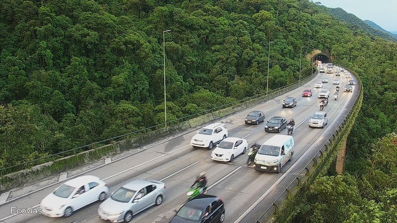 De acordo com a Ecovias, há alto fluxo de veículos do km 61 ao km 46 Sistema Anchieta-Imigrantes Imigrantes - Reprodução/Ecovias