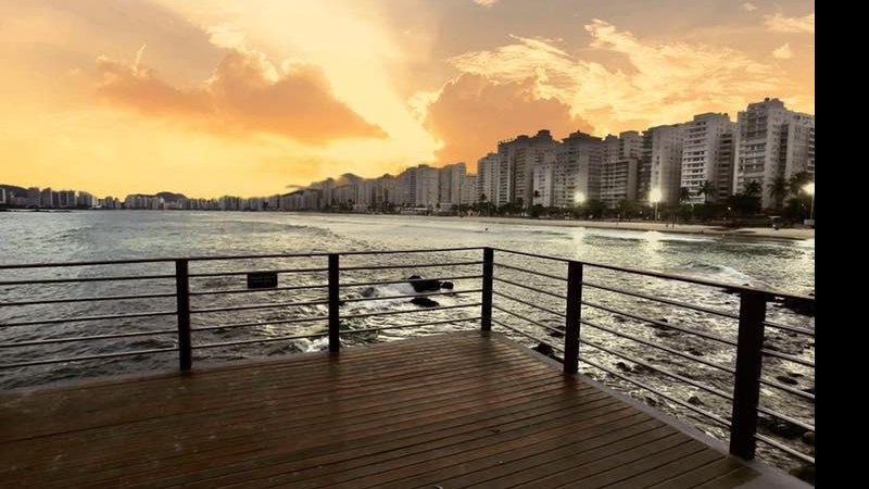 Sol volta a aparecer no litoral de São Paulo e fim de semana deve ser de temperaturas "normais" para o padrão do verão Tempo no litoral de SP - Divulgação: prefeitura de Guarujá