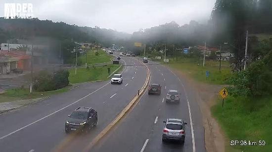 Tempo está instável e motorista precisa ter atenção redobrada na região Rodovia Mogi-Bertioga 30-12 tarde Rodovia Mogi-Bertioga - Reprodução/DER-SP