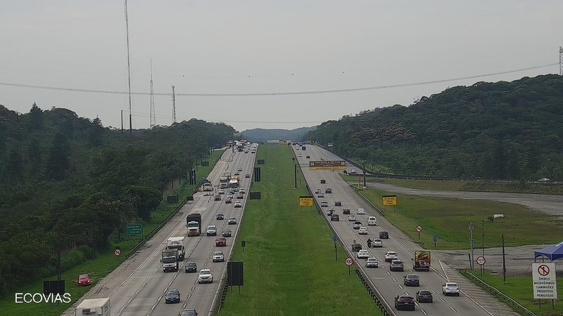Sistema Anchieta-Imigrantes opera em 5x3 com descida pela pista norte operacional da via Anchieta e pista sul da rodovia dos Imigrantes Chegada a São Paulo tem tráfego lento na manhã desta quarta-feira (21) Rodovia Anchieta - Reprodução/Ecovias