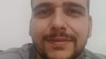 Rapaz deu lição de cidadania ao devolver celular esquecido dentro do carro Mãe agradece motorista de aplicativo que devolveu celular do filho Foto do rosto do motorista sorrindo - Reprodução Facebok