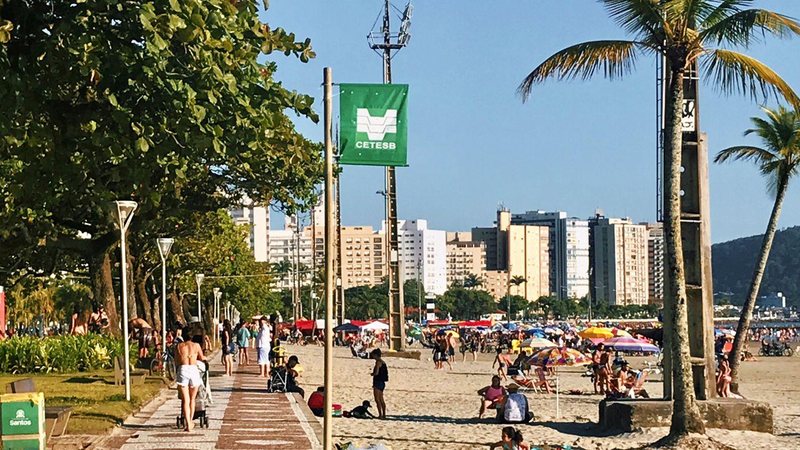 Confira quais praias do litoral estão apropriadas para banho Cetesb praias improprias no litoral Bandeira verde que representa praia apropriada para banho, em Santos (SP) - Portal Costa Norte