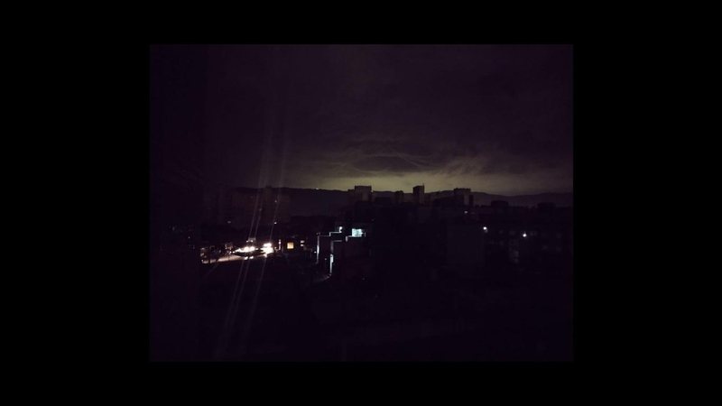 Bairro Casqueiro na madrugada desta segunda-feira Casqueiro, em Cubatão, sem luz Bairro completamente no escuro - Imagem: Reprodução / Preserva Cubatão@Facebook
