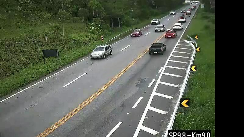 Confira a situação da via em tempo real pelas câmeras de monitoramento Mogi-Bertioga apresenta tráfego intenso nesta manhã de segunda-feira (24) Km 90 da rodovia Mogi-Bertioga - DER-SP