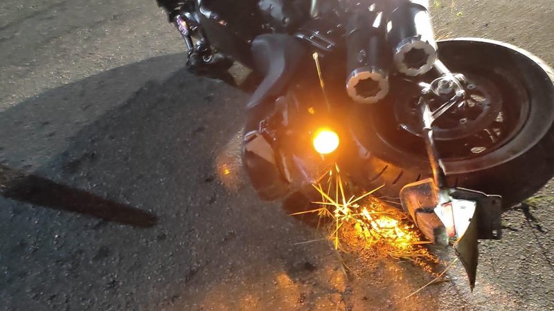 Acidente entre duas motos aconteceu na madrugada desta terça-feira (25) Acidente grave - Reprodução Aconteceu em Bertioga