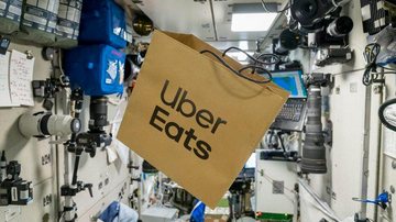 Cardápio levado aos astronautas da ISS era composto por comida japonesa Jornada nas estrelas: Uber Eats realiza primeiro delivery de comida no espaço Sacola da Uber Eats na gravidade zero da Estação Espacial Internacional - ISS - Reprodução / Twitter Uber Eats