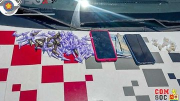 Infrator cai de moto e é preso pela Polícia Militar  Drogas apreendidas - Divulgação\ Polícia Militar