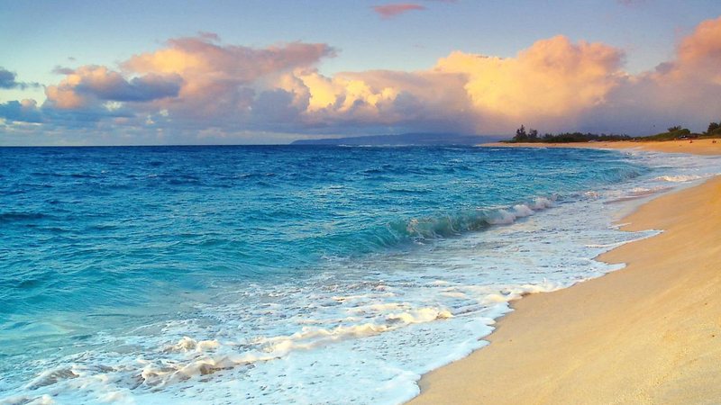 Resumo diário - 24.12.2021 / 23.02/2022 Praia com mar azul e céu com nuvens - wallpaperflare.com