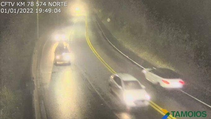 Transito está normal sentido praia e interior Rodovia dos Tamoios está com tráfego livre nos dois sentidos Trecho de serra na rodovia dos Tamoios - Reprodução Twitter