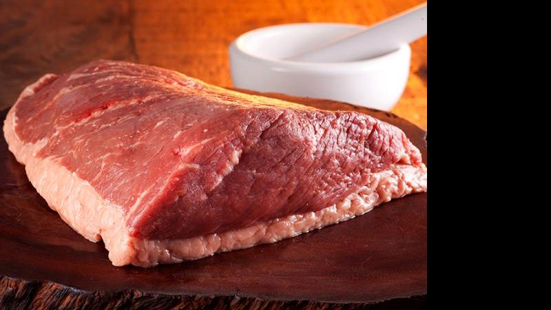 Indivíduo colocou a carne dentro do shorts e saiu do estabelecimento sem pagar; testemunha viu toda a ação Cabeleireiro é preso por furtar picanha avaliada em R$ 128,57 Pedaço de picanha - Divulgação