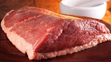 Indivíduo colocou a carne dentro do shorts e saiu do estabelecimento sem pagar; testemunha viu toda a ação Cabeleireiro é preso por furtar picanha avaliada em R$ 128,57 Pedaço de picanha - Divulgação