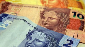 De acordo com a Serasa, desde o início de novembro mais de 4 milhões de consumidores já negociaram cerca de 7 milhões de dívidas Dinheiro Cédulas de dinheiro - Marcello Casal Jr/ Agência Brasil
